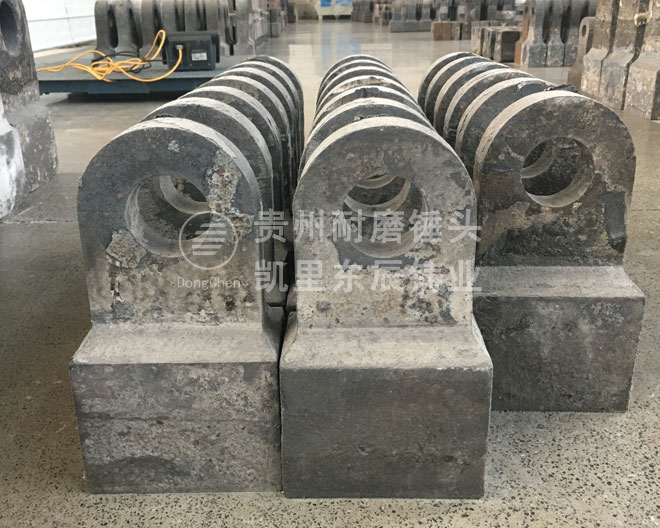破碎機(jī)錘頭安裝方法 破碎機(jī)錘頭凱里東辰合金錘頭錘破錘頭.jpg